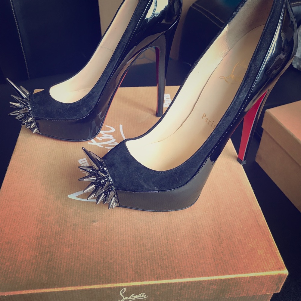 louboutin leather spike red bottoms